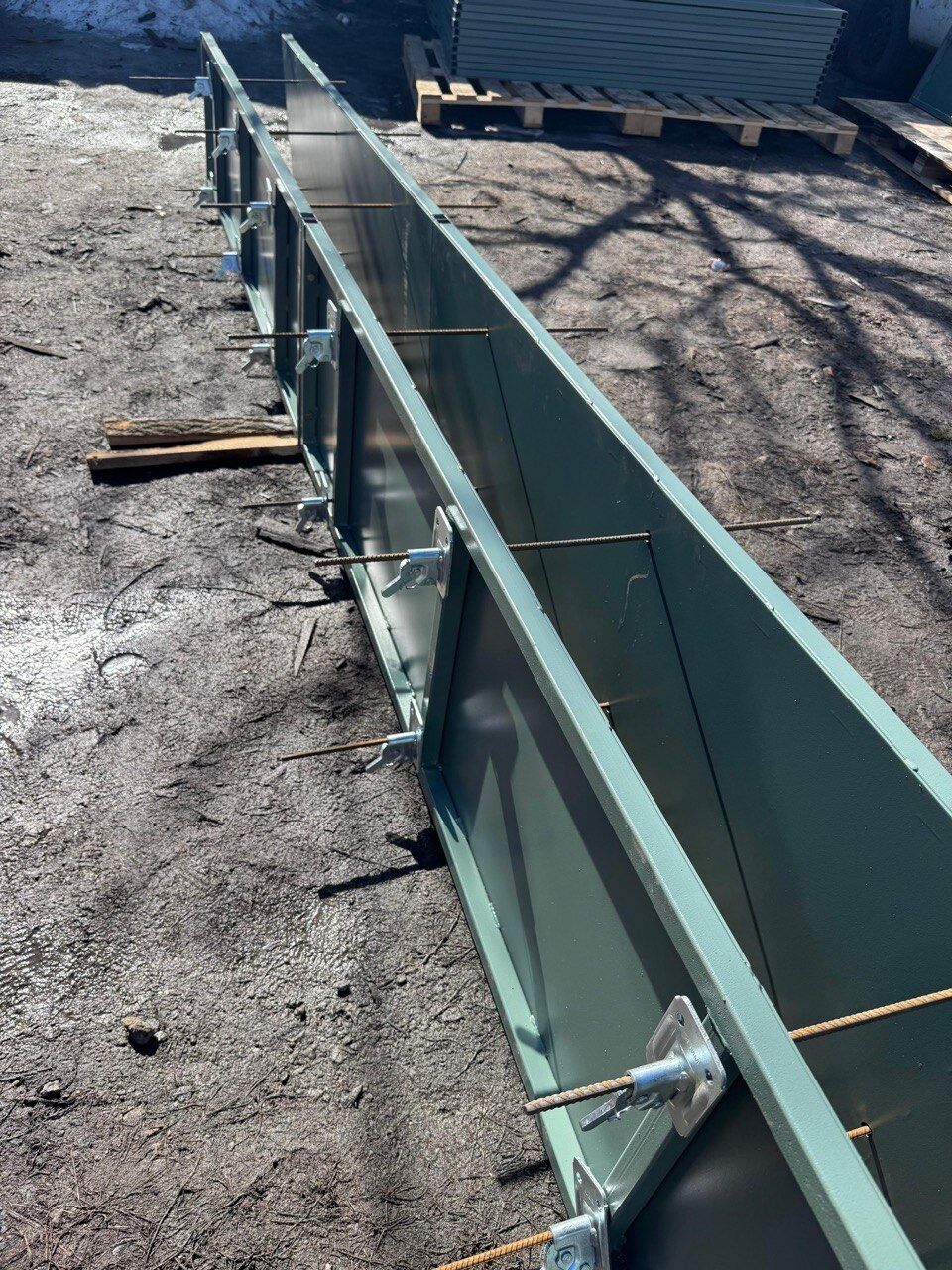 Зібрана опалубка для стрічкового фундаменту — наша база в Хмельницькому